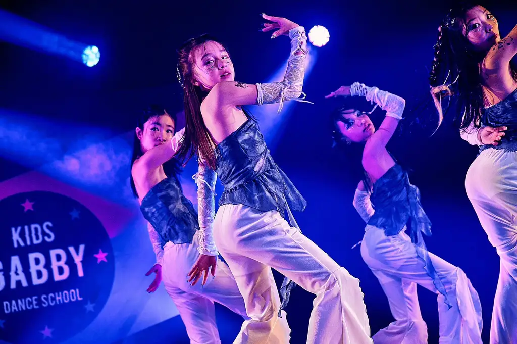 ダンスを楽しむ子どもたち